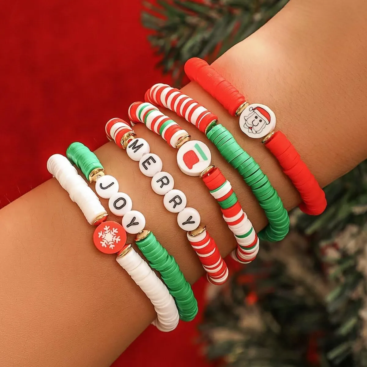 Christmas Beaded Stretch Bracelets for Women Holiday Heishi Surfer Stackable Bracelet Christmas Tree Star Elk Snowflake Charm Bracelets Friendship Y2k Jewelry