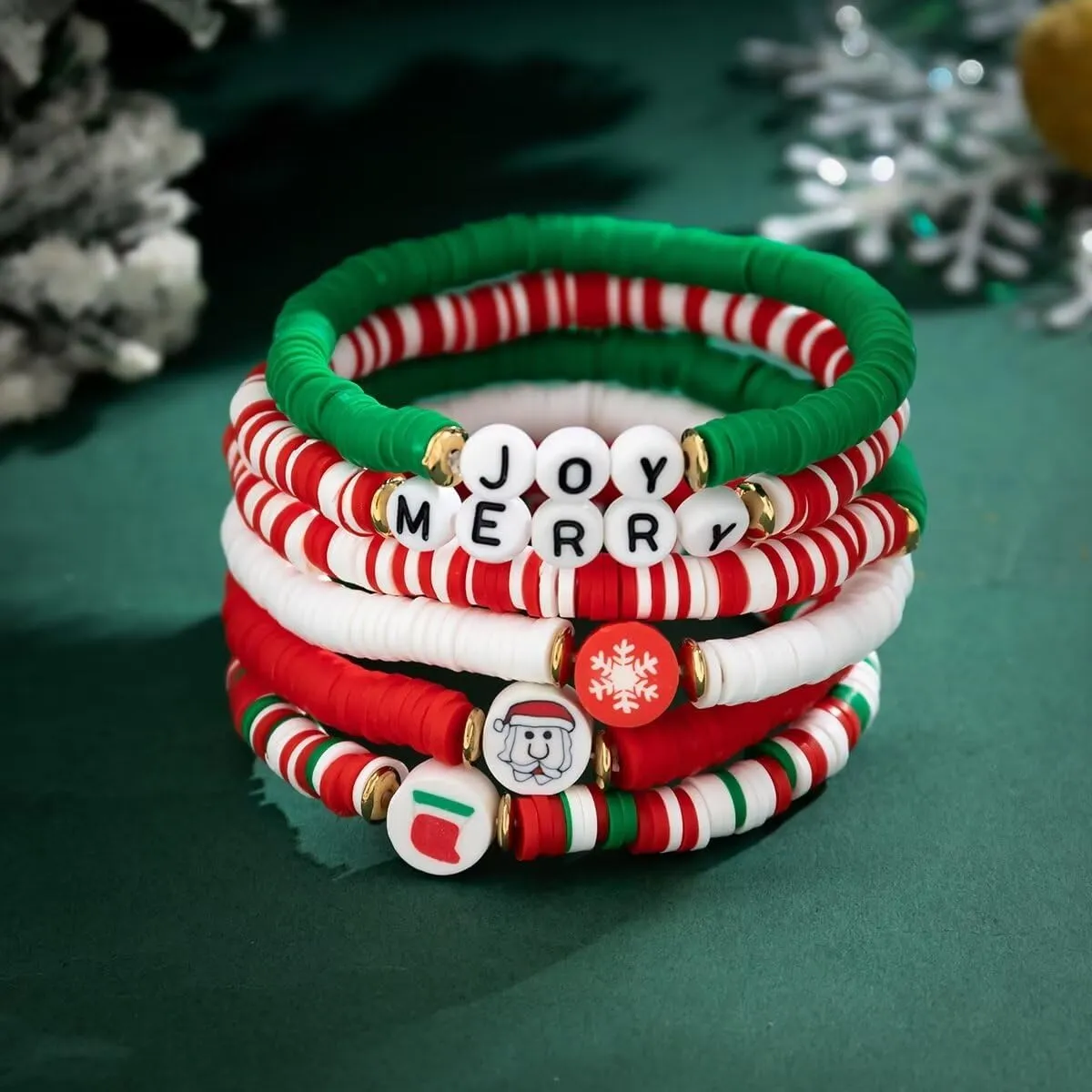 Christmas Beaded Stretch Bracelets for Women Holiday Heishi Surfer Stackable Bracelet Christmas Tree Star Elk Snowflake Charm Bracelets Friendship Y2k Jewelry