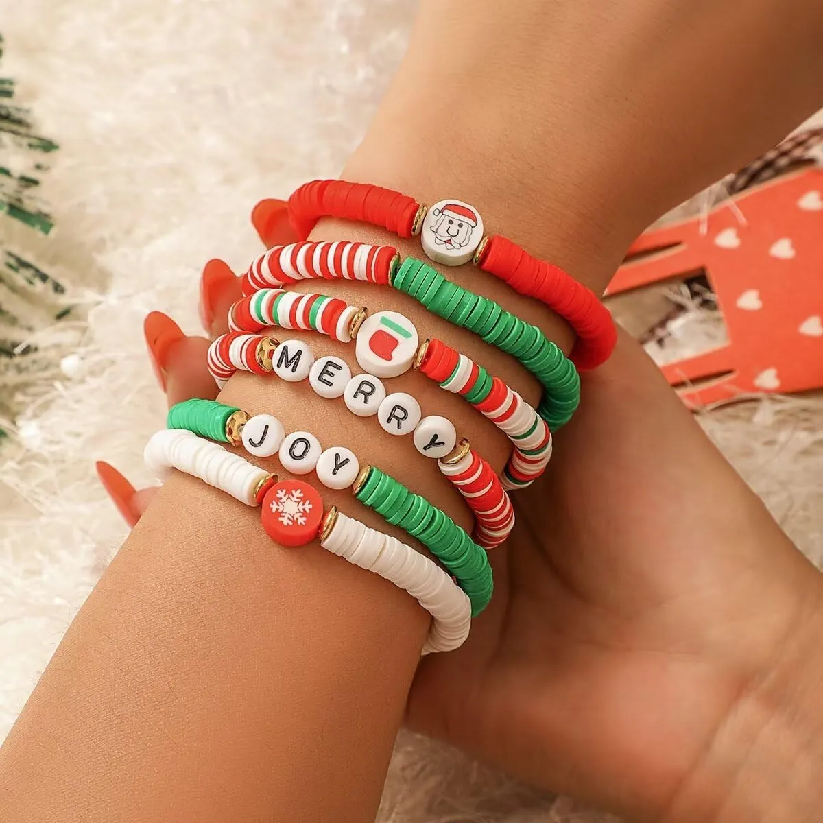 Christmas Beaded Stretch Bracelets for Women Holiday Heishi Surfer Stackable Bracelet Christmas Tree Star Elk Snowflake Charm Bracelets Friendship Y2k Jewelry