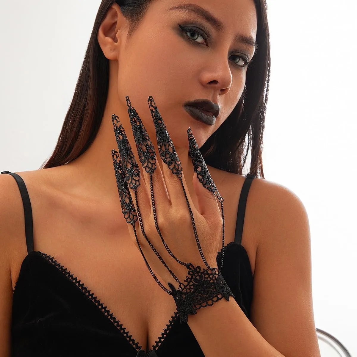 Gothic Bracelets Finger Nails Tip Claw Rings for Women, Punk Black Wrist Chains Bracelets Goth Hollow Pattern Finger Claws Halloween Cosplay Jewelry