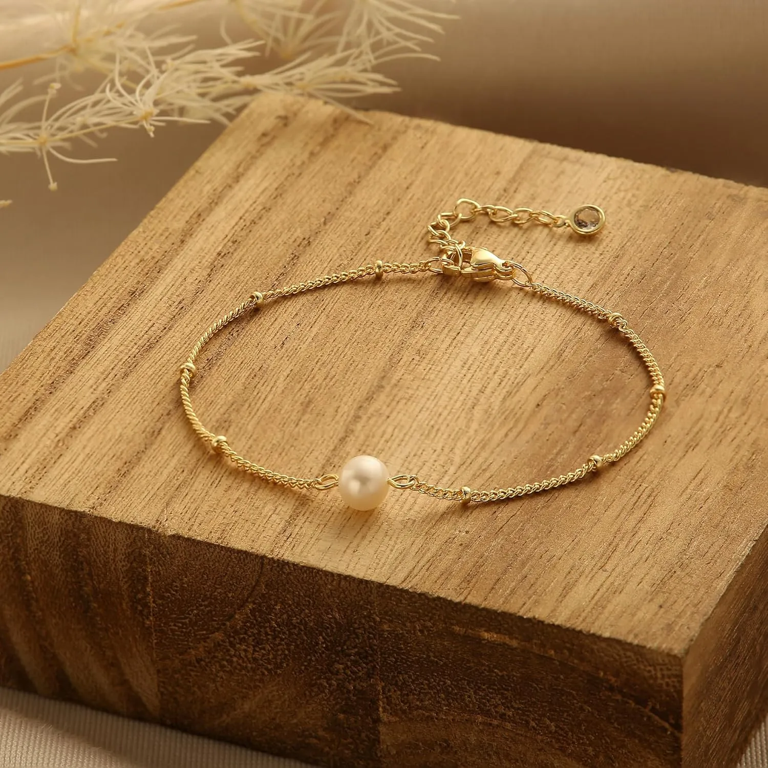 Pearl Bracelets for Women, Dainty Gold Bracelet Stack Pearl Bracelet Set Cute Gold Bracelets for Women Trendy Bridesmaid Gifts for Her