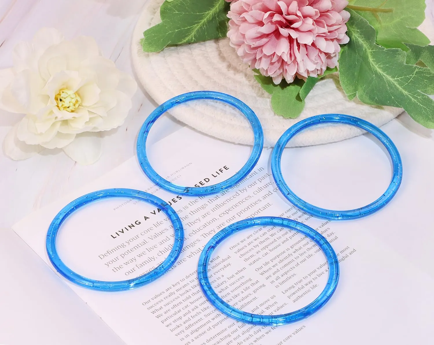PENTA ANGEL 80s Glitter Bangle Bracelets 8Pcs Retro Neon 90s Costume Party Wrist Band Play Bracelets Plastic Ring for Women Men