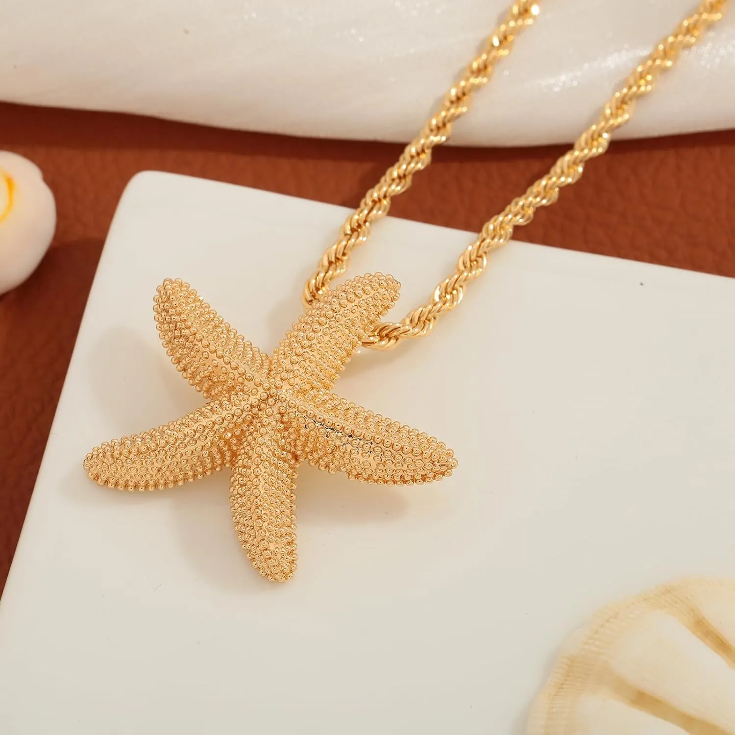 Starfish Necklace Shell Pendant Necklaces for Women Boho Beach Gold Chain Charm Necklace Trendy Summer Ocean Jewelry