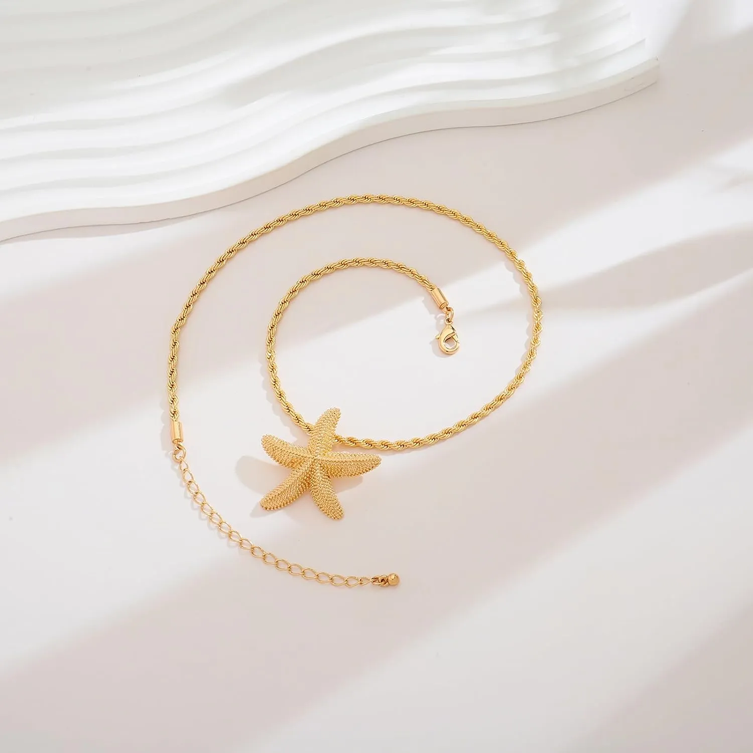 Starfish Necklace Shell Pendant Necklaces for Women Boho Beach Gold Chain Charm Necklace Trendy Summer Ocean Jewelry